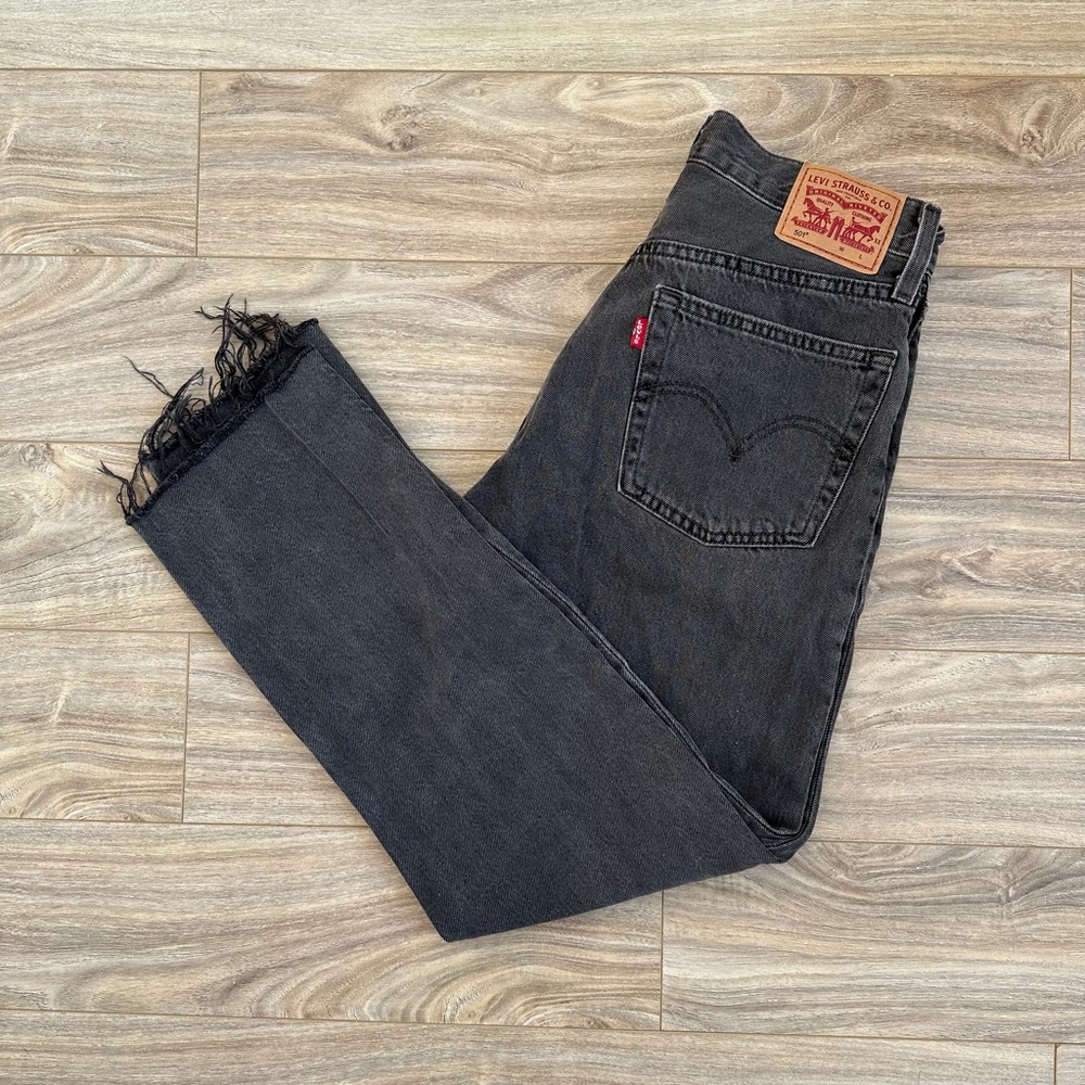 Levi’s 501 Highrise Dark Grey Cropped Jeans